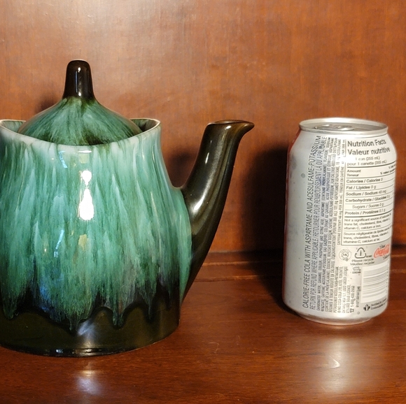 Vintage Blue Mountain Pottery teapot - Picture 5 of 5